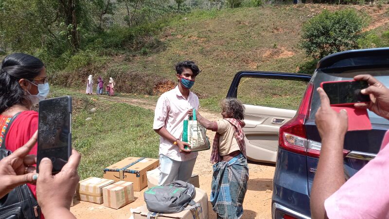 പ്രമാണം:37001 kadumkadalum1.jpeg