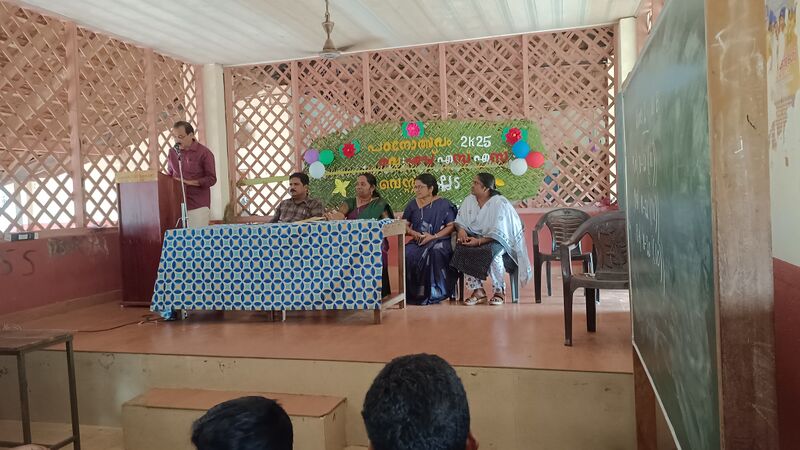 പ്രമാണം:39001-padanothsavam uthghadanam.resized.jpg