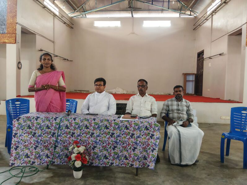 പ്രമാണം:46038 aalochanayogam.jpg