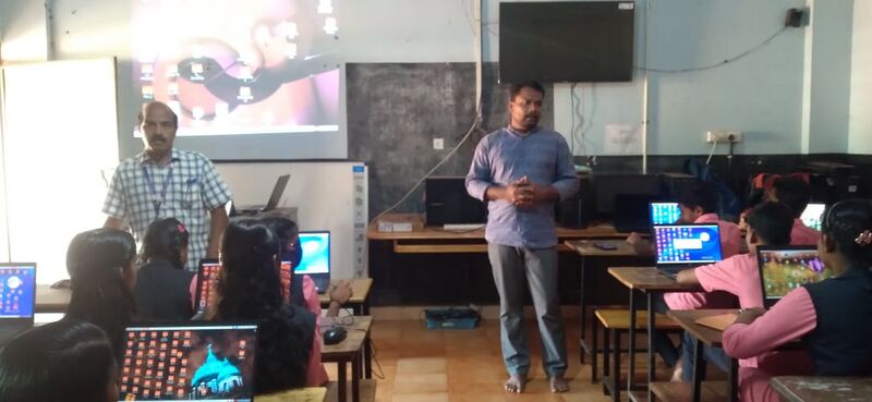 പ്രമാണം:48135 digital class room.jpg