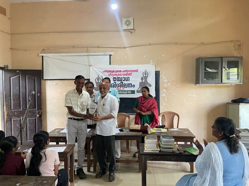 പ്രമാണം:Chss yoga day..jpg