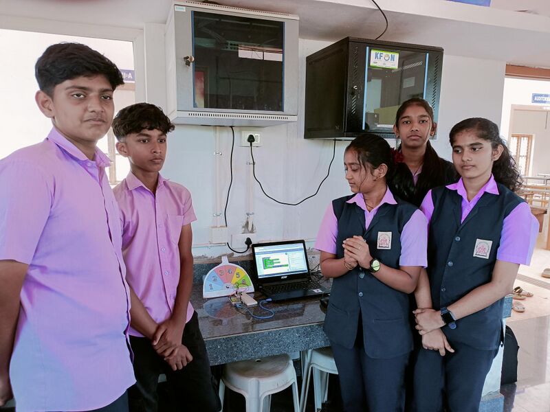 പ്രമാണം:12047 robofest 25.jpg