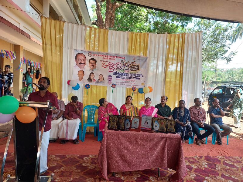 പ്രമാണം:17062 pravesanothsavam16.jpg