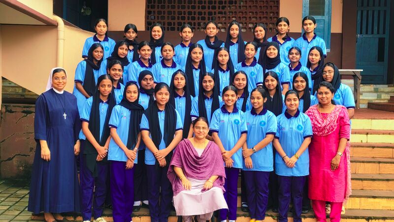 പ്രമാണം:18014-lk-2024-27 batch.jpg