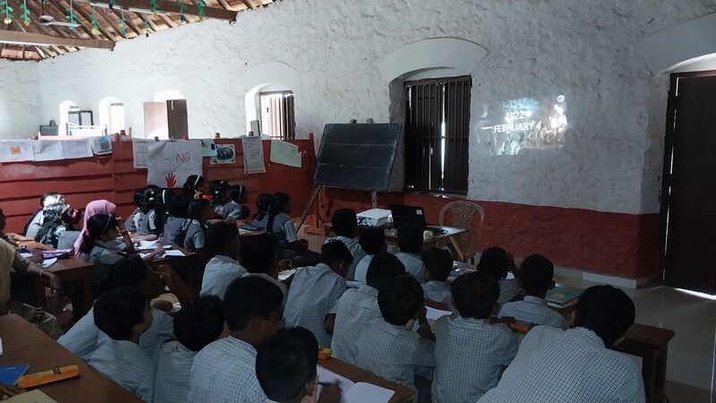 പ്രമാണം:32456-NMUPS HiTech Class Room.jpg