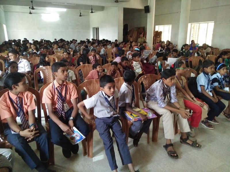 പ്രമാണം:33056 ephrems quiz competition 1.jpg