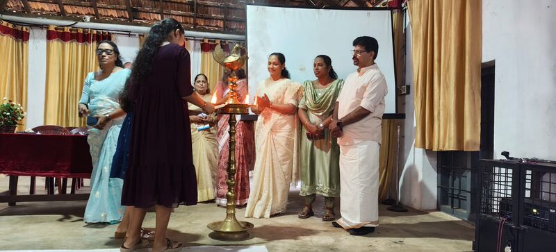 പ്രമാണം:38097 Praveshanolsavam .jpg
