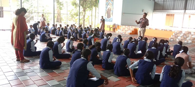 പ്രമാണം:46056 reading day.jpg