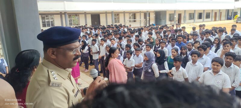 പ്രമാണം:SAY NO TO DRUGS 43008.jpg