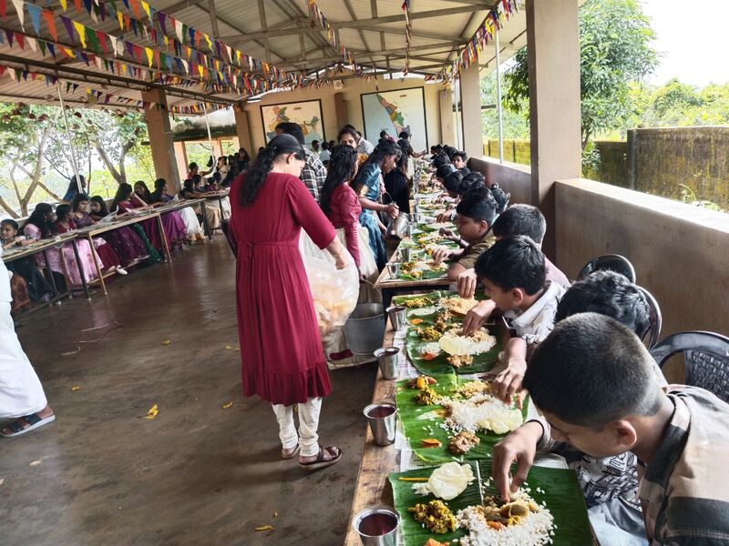 പ്രമാണം:11073 onam24 4.jpg