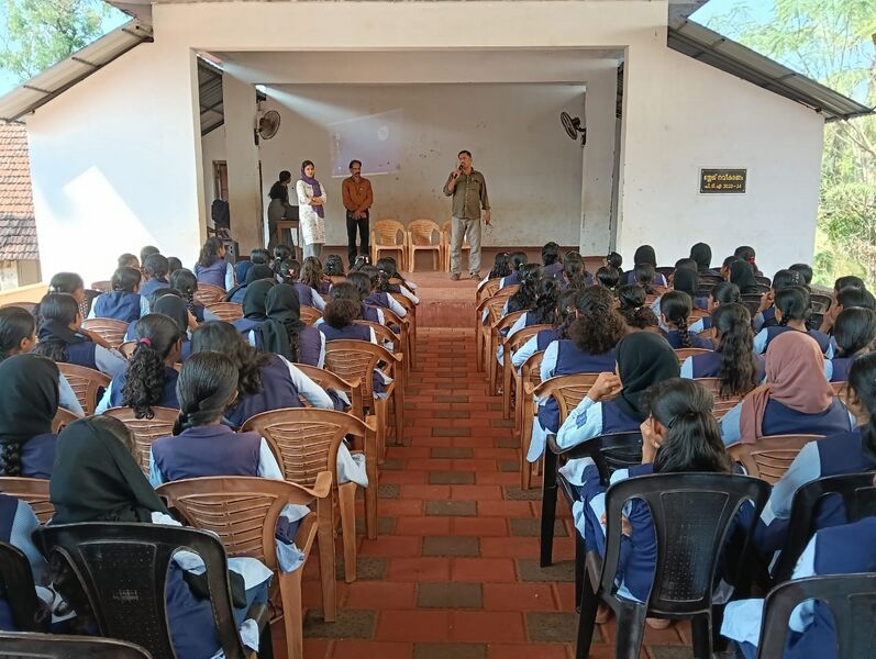 പ്രമാണം:12011 adolescents class inaugration.jpg