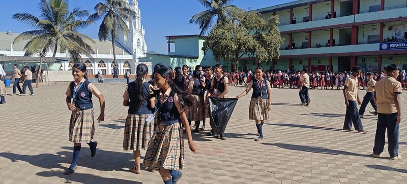 പ്രമാണം:15051 school cleaning.jpg