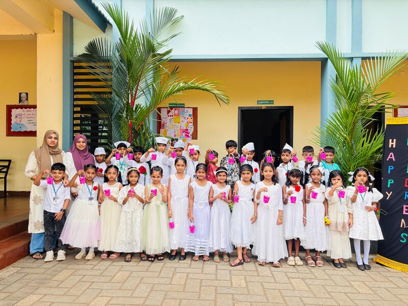 പ്രമാണം:18679 CHILDREN 25-26.jpeg