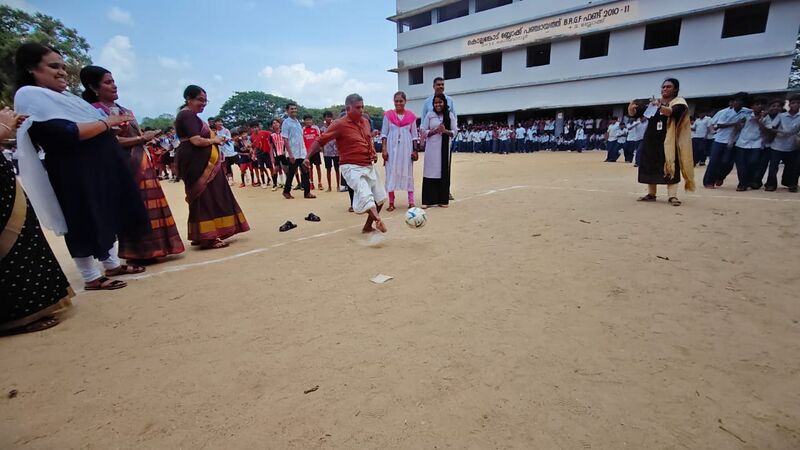 പ്രമാണം:21019-PKD-GOAL2026-INUAGRATION KICK.jpg