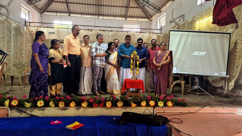 പ്രമാണം:22058 pravesanolsavam-2025.jpg