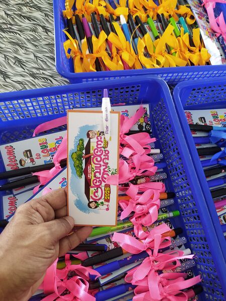 പ്രമാണം:26076 Gift.jpg