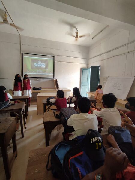 പ്രമാണം:42029 lk13.jpg