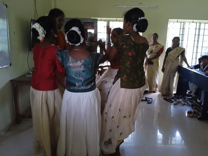 പ്രമാണം:46069 onam celebration.resized.jpg