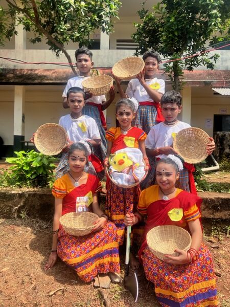 പ്രമാണം:11017 SUBDISTKALOTSAVA SANGHANIRTHAM.jpg