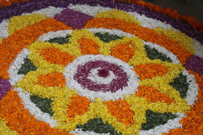 പ്രമാണം:13094 pookkalam.JPG