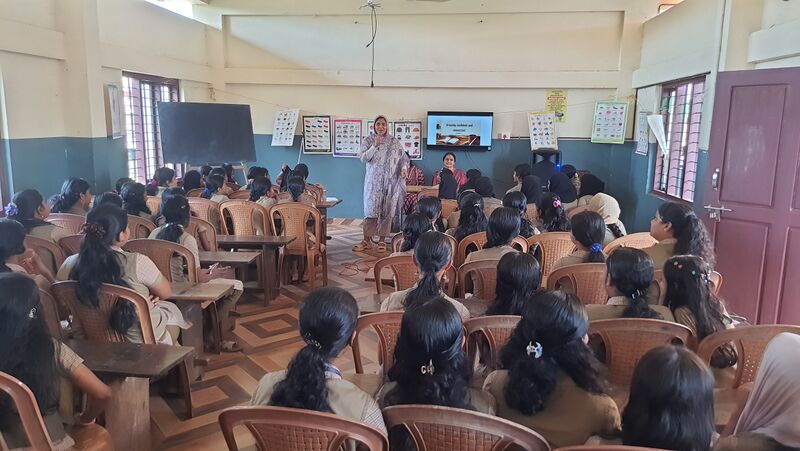 പ്രമാണം:13951 Adolescent class.jpg