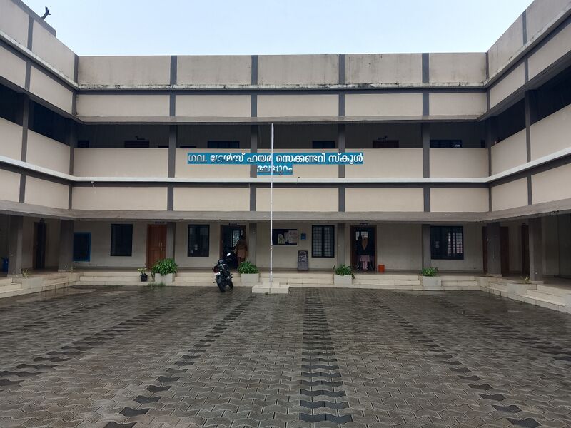 പ്രമാണം:18012-school photo.jpg