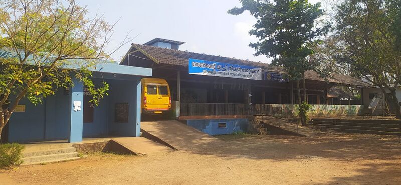 പ്രമാണം:18562-school.jpg