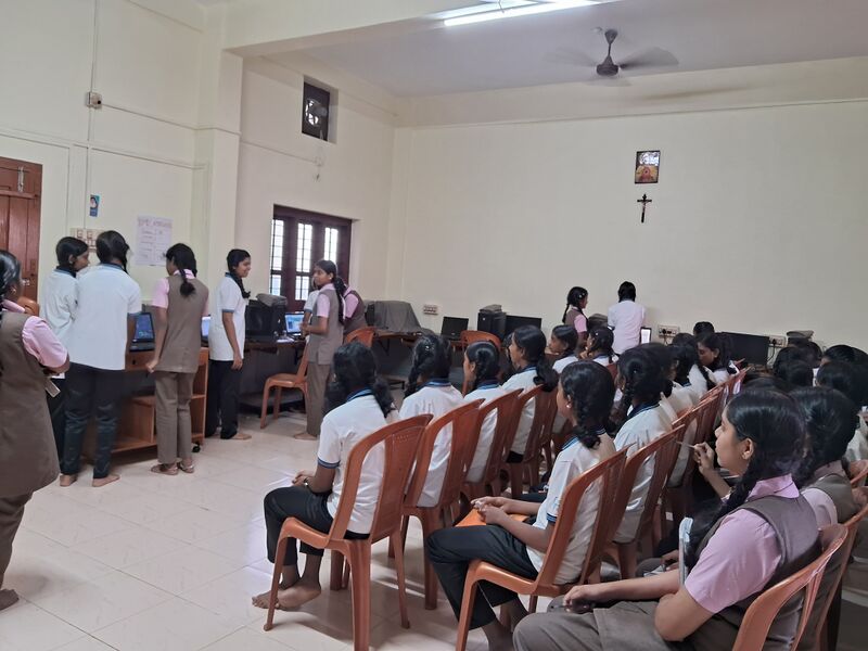 പ്രമാണം:23008 -Littlekites32.jpg