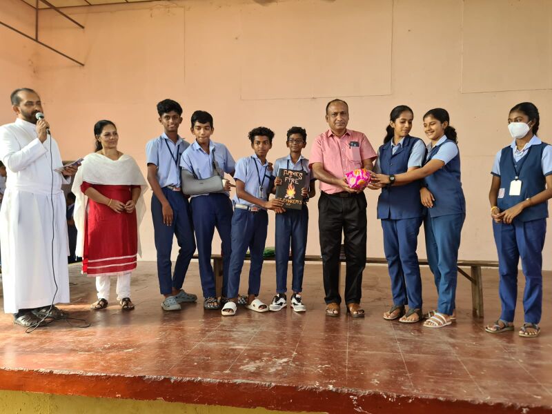 പ്രമാണം:33056 march2 11 ephremsquiz.jpg