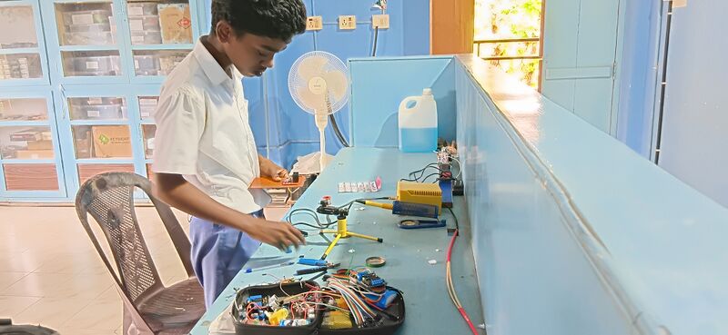 പ്രമാണം:35052 roboticfest lk 3.jpg