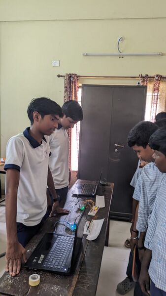 പ്രമാണം:38038 Robofest.jpg