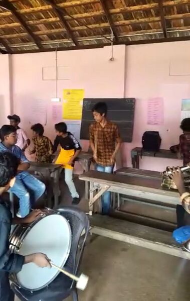 പ്രമാണം:39055 band6.JPG