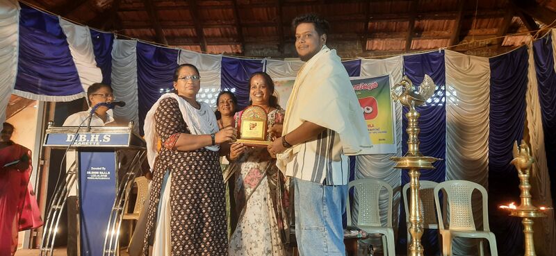 പ്രമാണം:42056 DBHS ADARICKAL 1.1.jpg