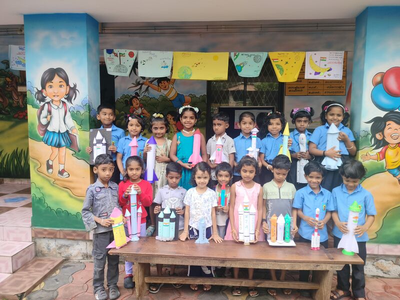 പ്രമാണം:42307 rocket.jpg