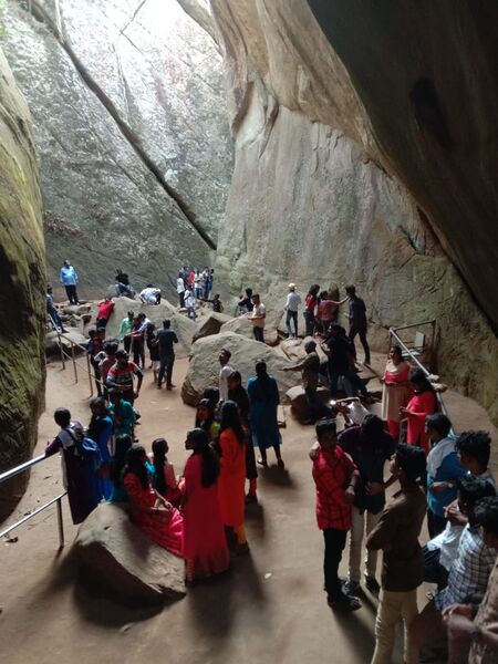 പ്രമാണം:44055 tour.jpg