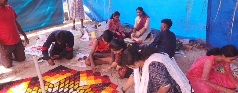 പ്രമാണം:Onam a 35052 1.jpg