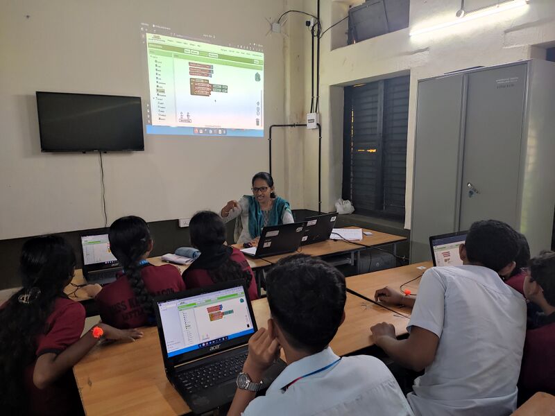 പ്രമാണം:11002-LK Class App.jpg