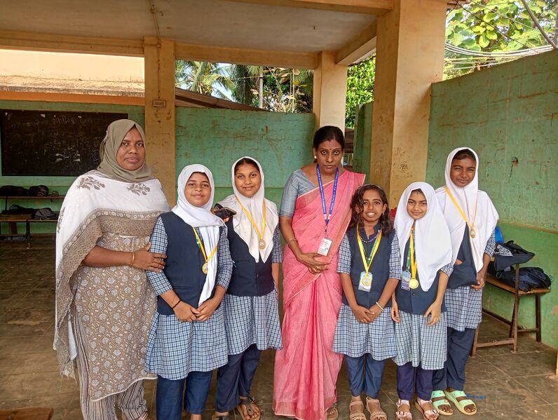 പ്രമാണം:19077 URDU FOOTBALL1.jpg