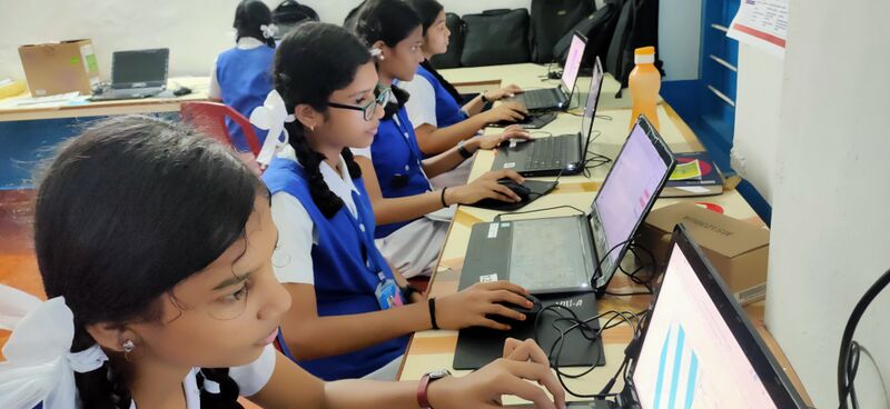 പ്രമാണം:21001-poster making.jpg