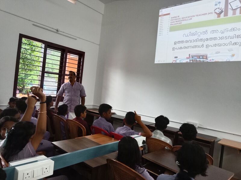 പ്രമാണം:27036 pkd digital class1.jpg