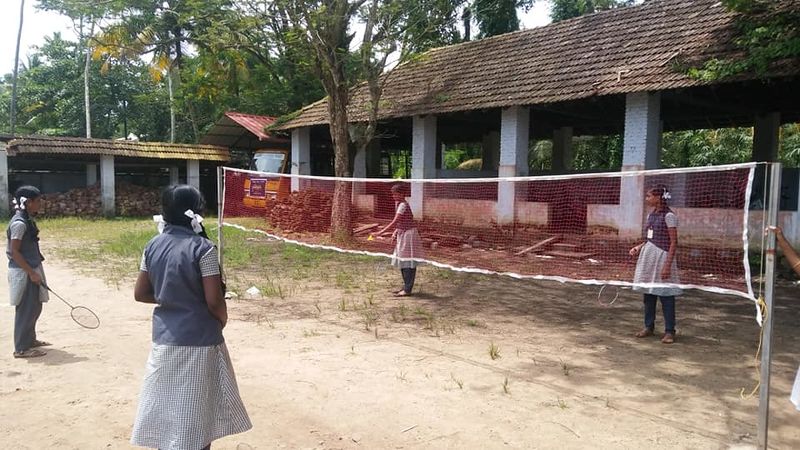 പ്രമാണം:34010-badminton.jpg