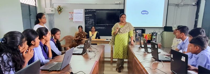 പ്രമാണം:Khss-pkd-21060-lk camp3.jpg