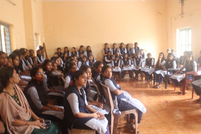 പ്രമാണം:13094 pustakacharcha.jpg