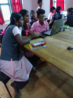 13121 little kites mobile 3.jpg