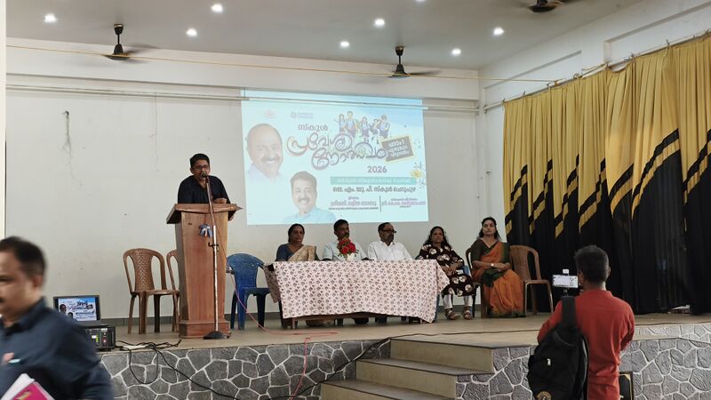പ്രമാണം:13951 school reopen.jpg