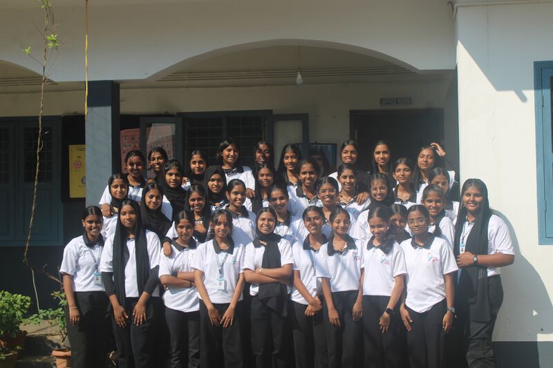 പ്രമാണം:25020-LK Batch24-27.JPG
