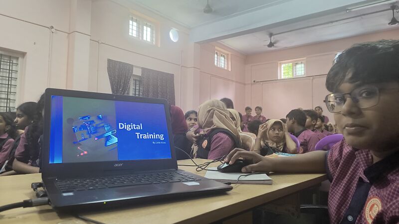 പ്രമാണം:25044 up digital taining.jpg