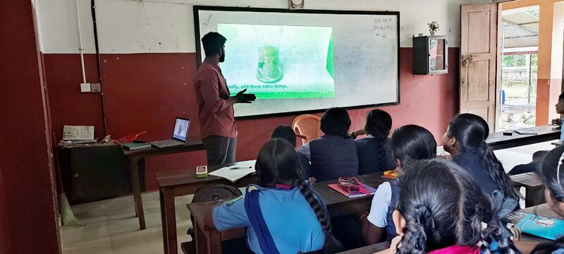 പ്രമാണം:31040-hitech class.jpg