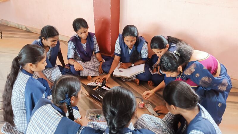 പ്രമാണം:11007 ROBO 04.jpg