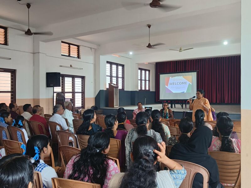 പ്രമാണം:16002 ammaariyan24 25.jpg